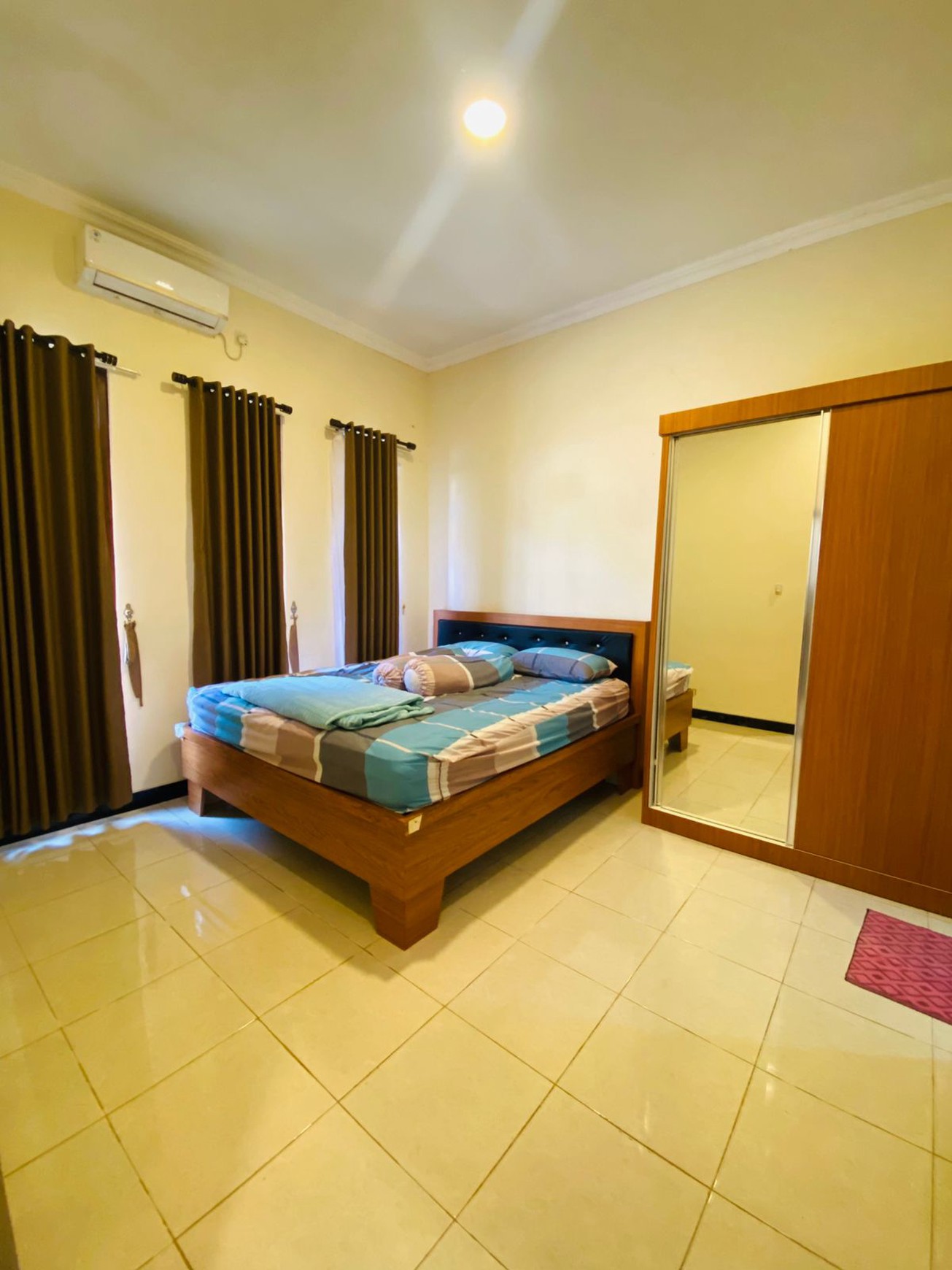 Rumah 6 Kamar Tidur Dalam Perum Cokro Regency