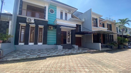 Rumah 6 Kamar Tidur Dalam Perum Cokro Regency