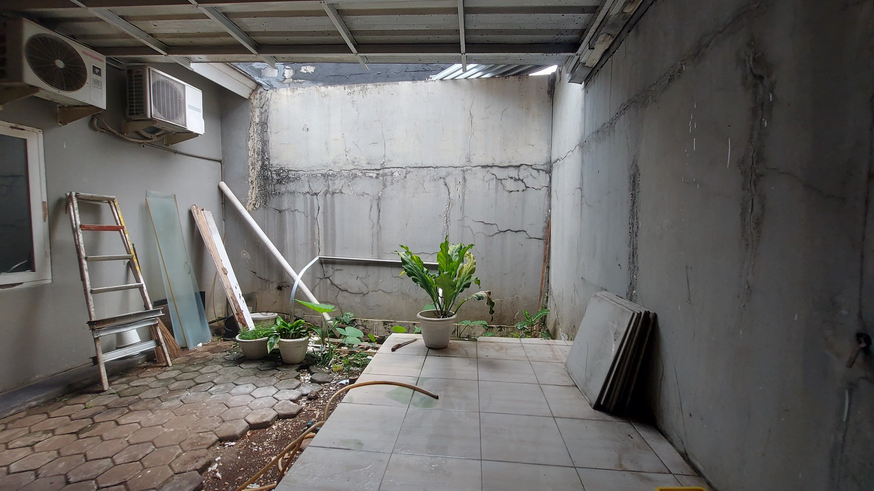 Rumah Minimalis Nyaman di Perumahan Grand Residences Pondok Cabe