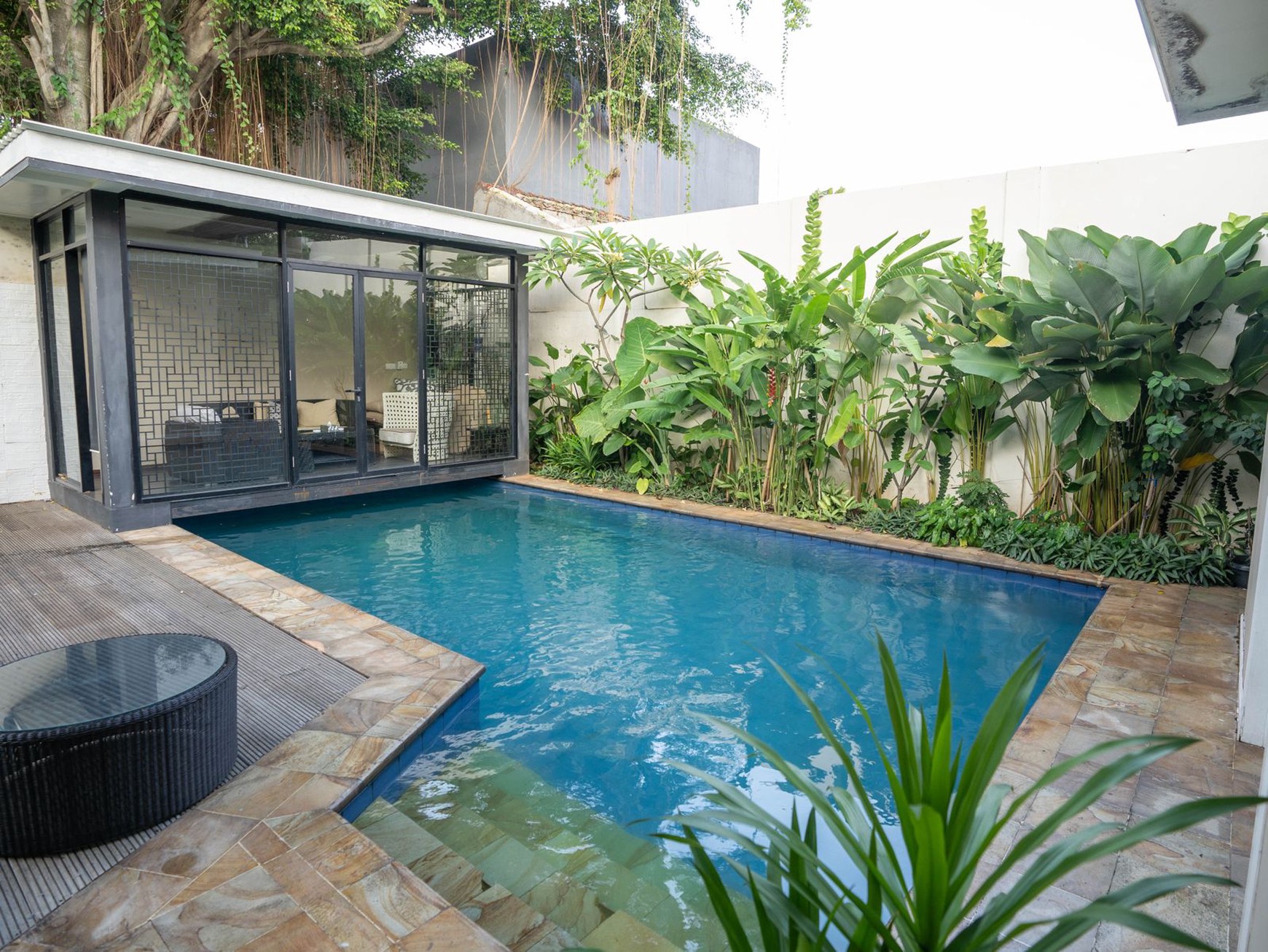 Rumah Elegant 1 Lantai Full Furnished di Kemang Lokasi Strategis dan Lingkungan Eksklusif