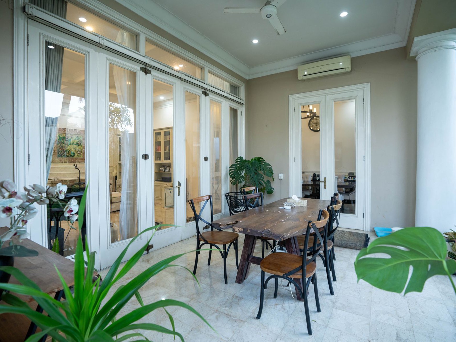 Rumah Elegant 1 Lantai Full Furnished di Kemang Lokasi Strategis dan Lingkungan Eksklusif