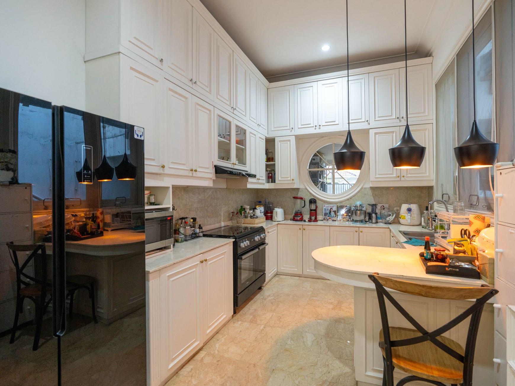 Rumah Elegant 1 Lantai Full Furnished di Kemang Lokasi Strategis dan Lingkungan Eksklusif
