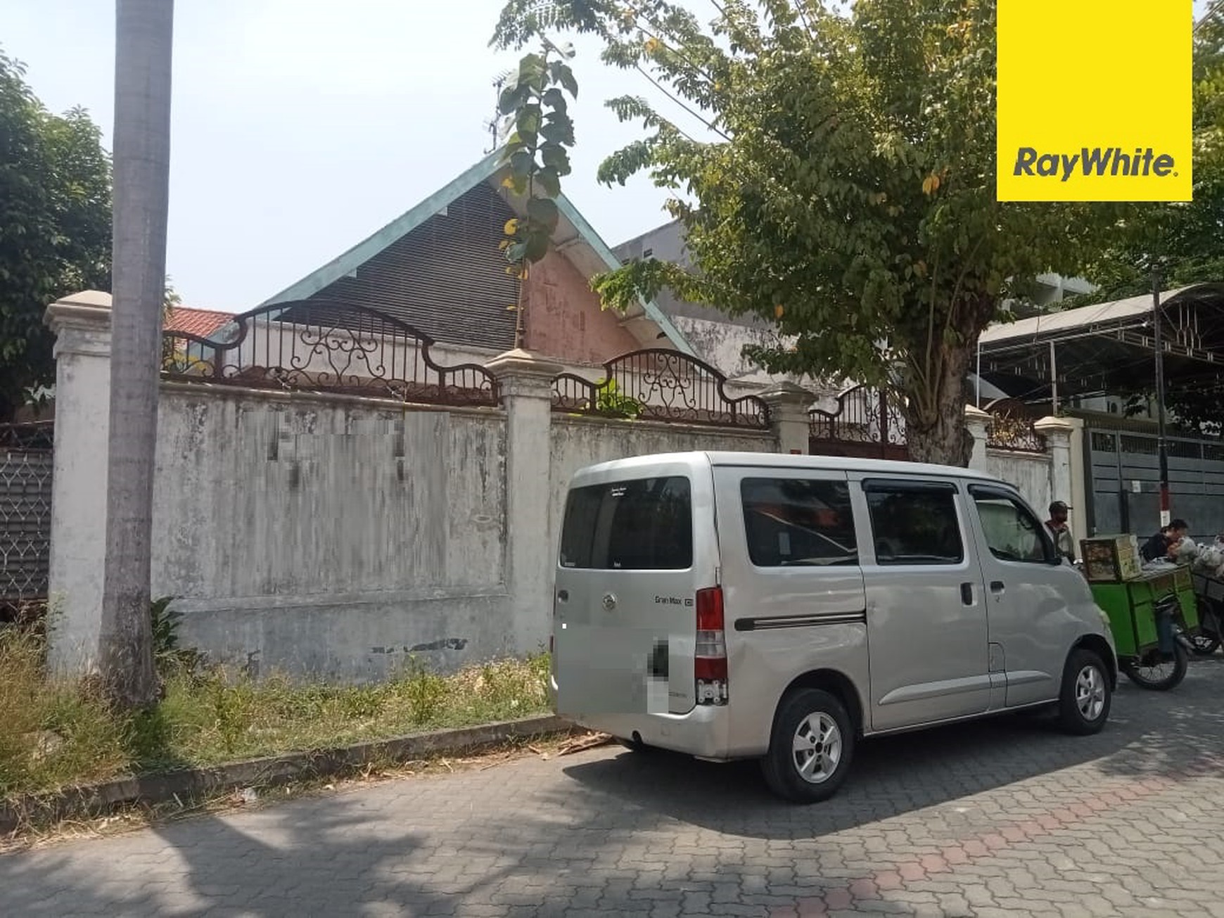 Dijual Rumah 2 lantai di Jl Lompo Batang Petemon Surabaya