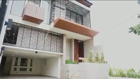 Rumah Baru 3 Lantai di Kawasan Elit Kemang Jakarta