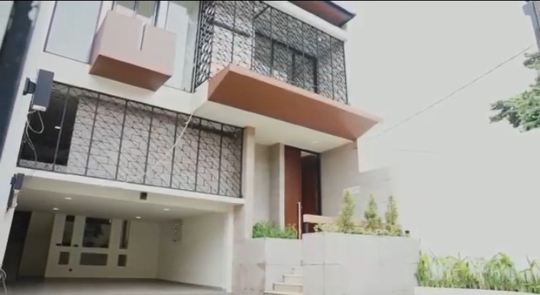 Rumah Baru 3 Lantai di Kawasan Elit Kemang Jakarta