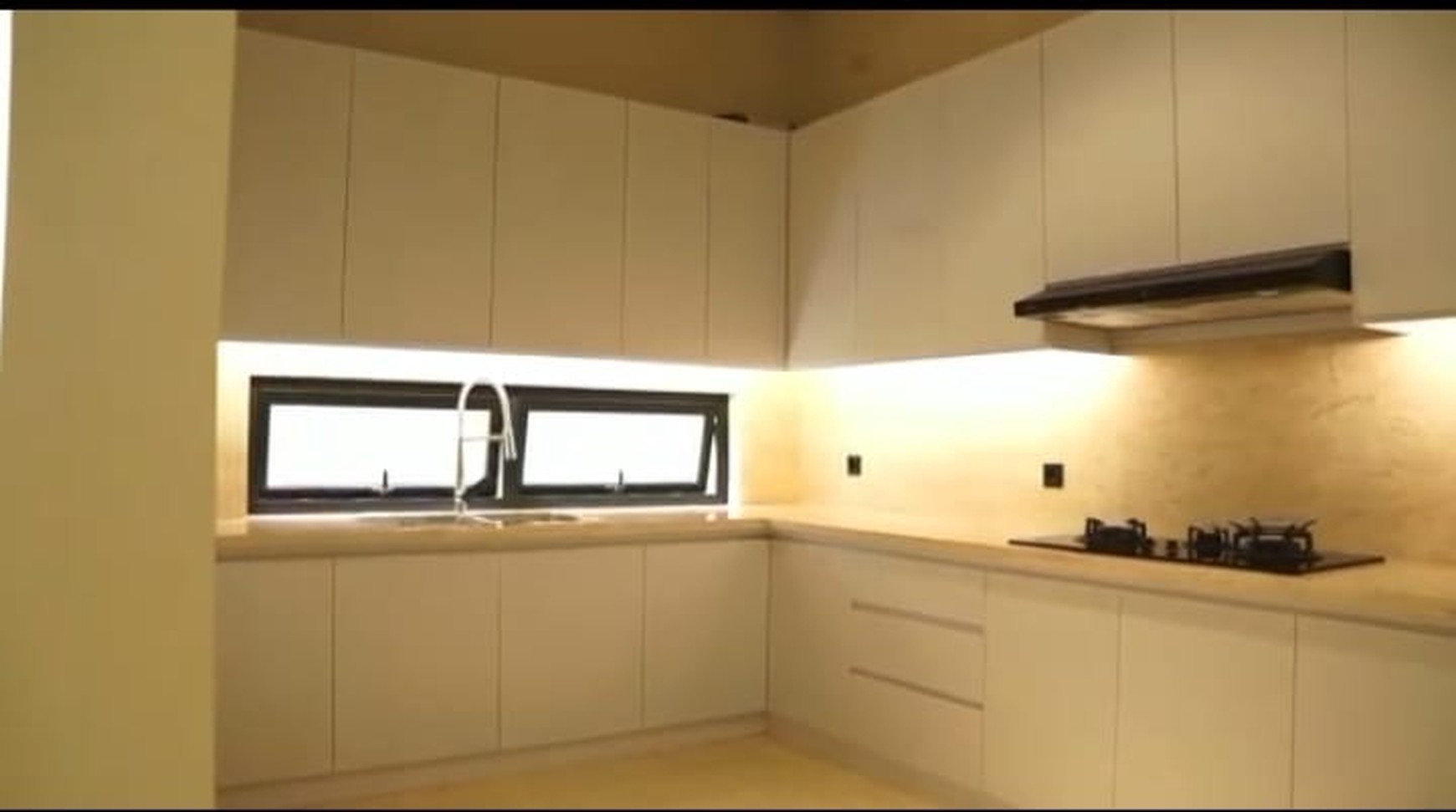 Rumah Baru 3 Lantai di Kawasan Elit Kemang Jakarta