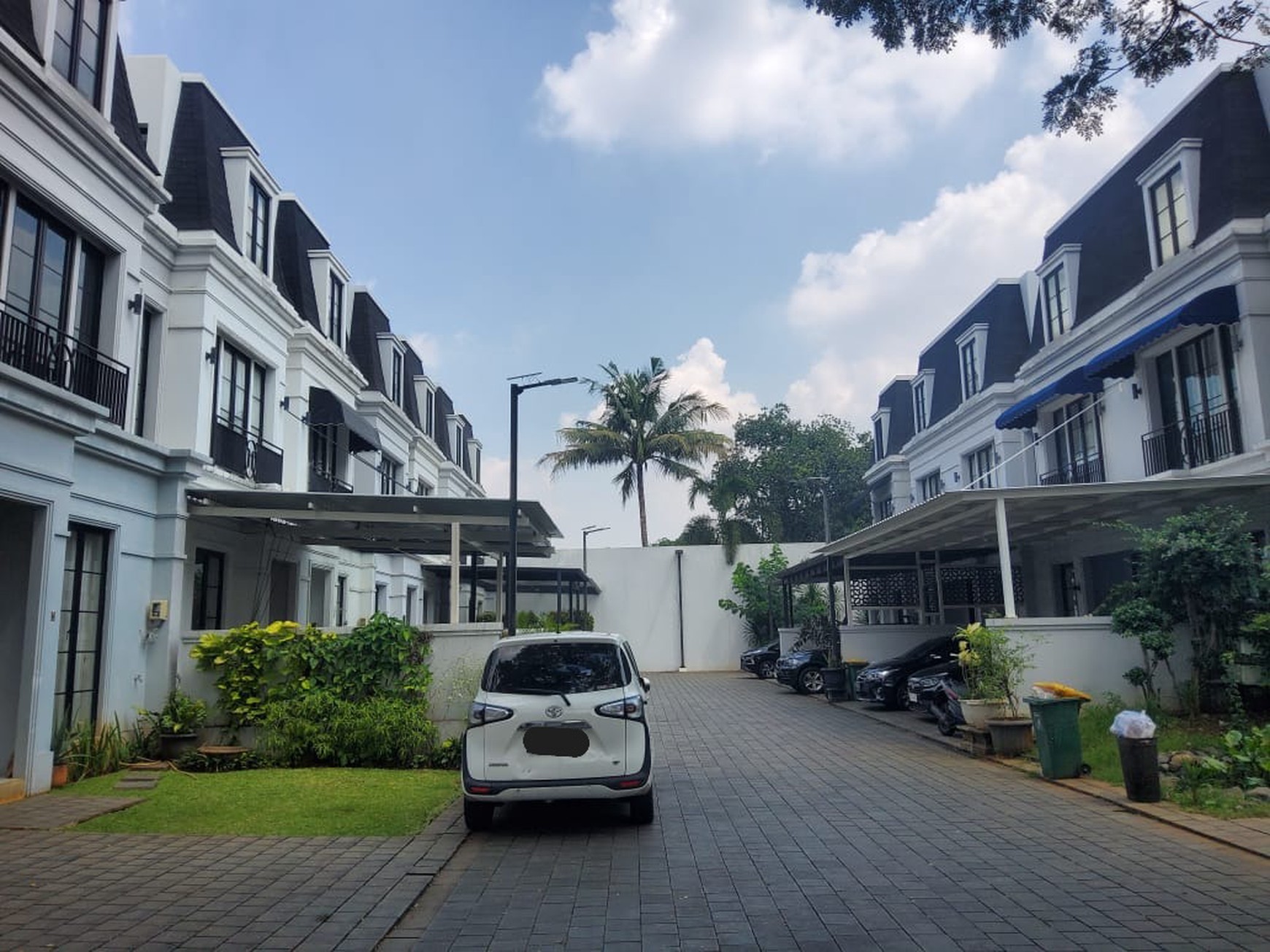 Rumah Cluster Siap Huni 3 Lantai Area Kemang Jakarta Selatan