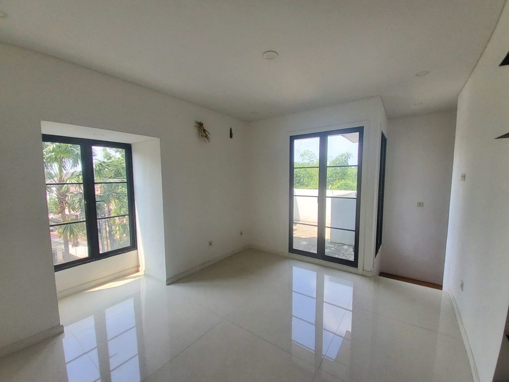 Rumah Cluster Siap Huni 3 Lantai Area Kemang Jakarta Selatan