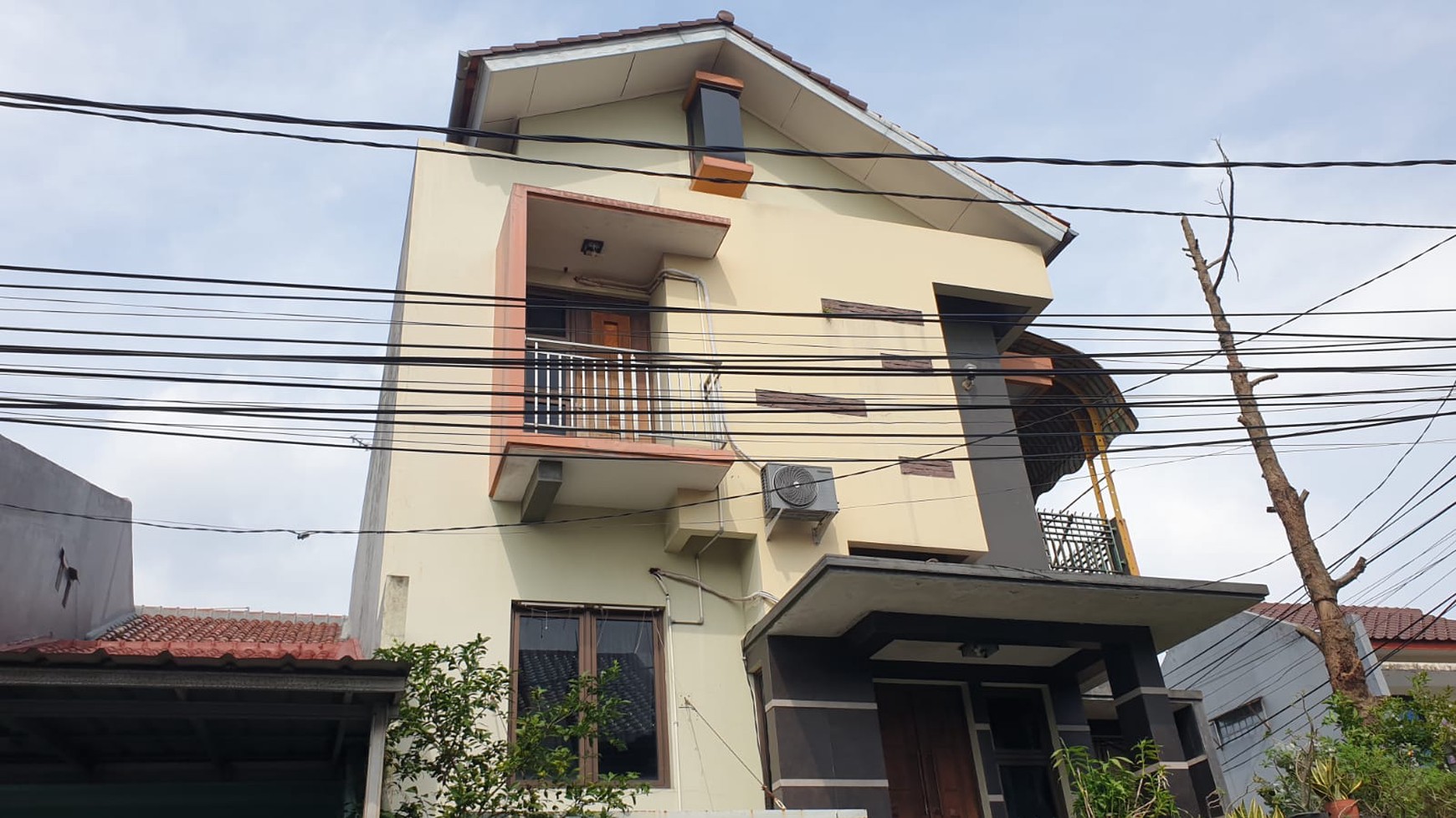 Di jual rumah Deket pintu tol TB Simatupang