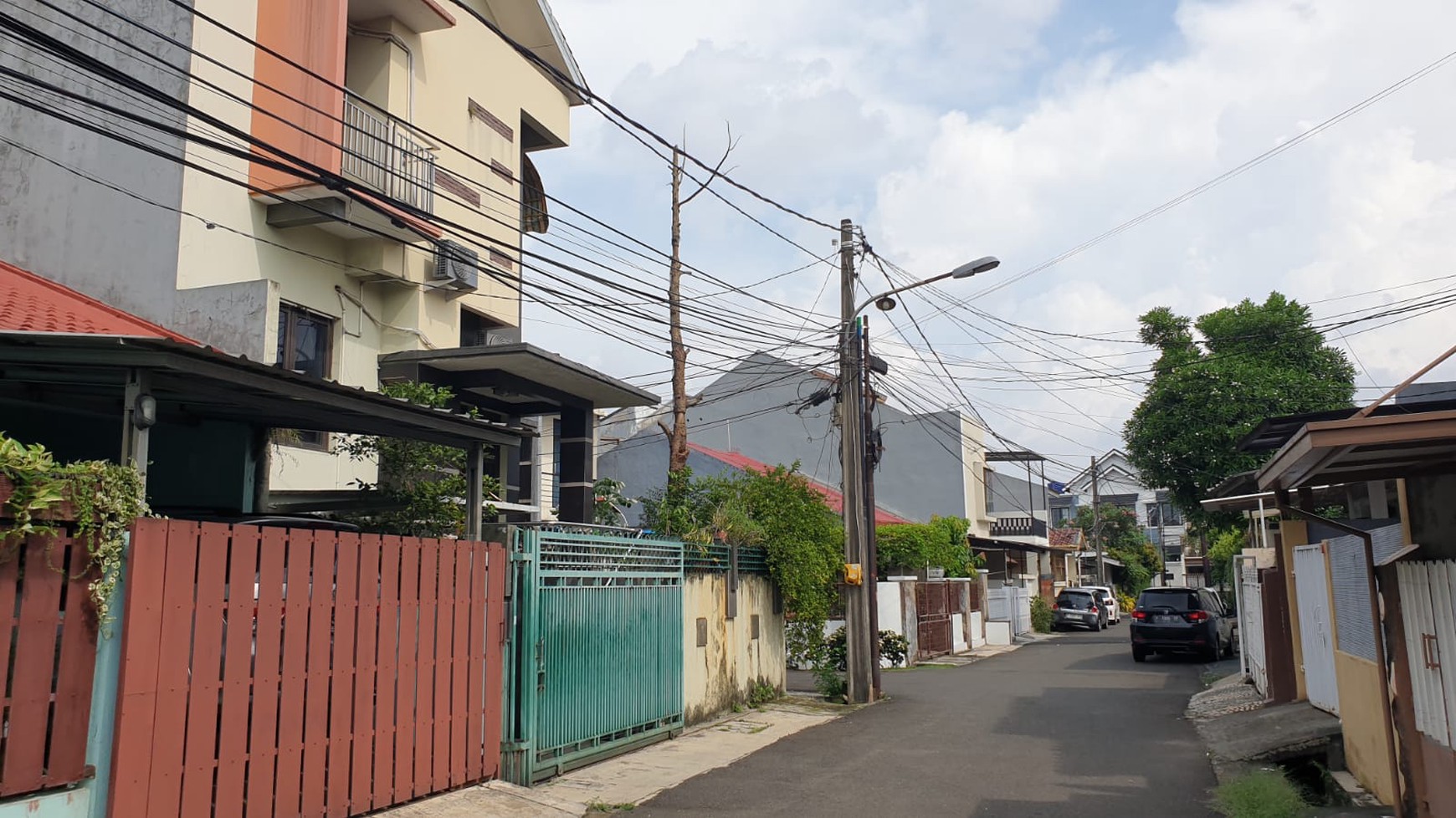 Di jual rumah Deket pintu tol TB Simatupang