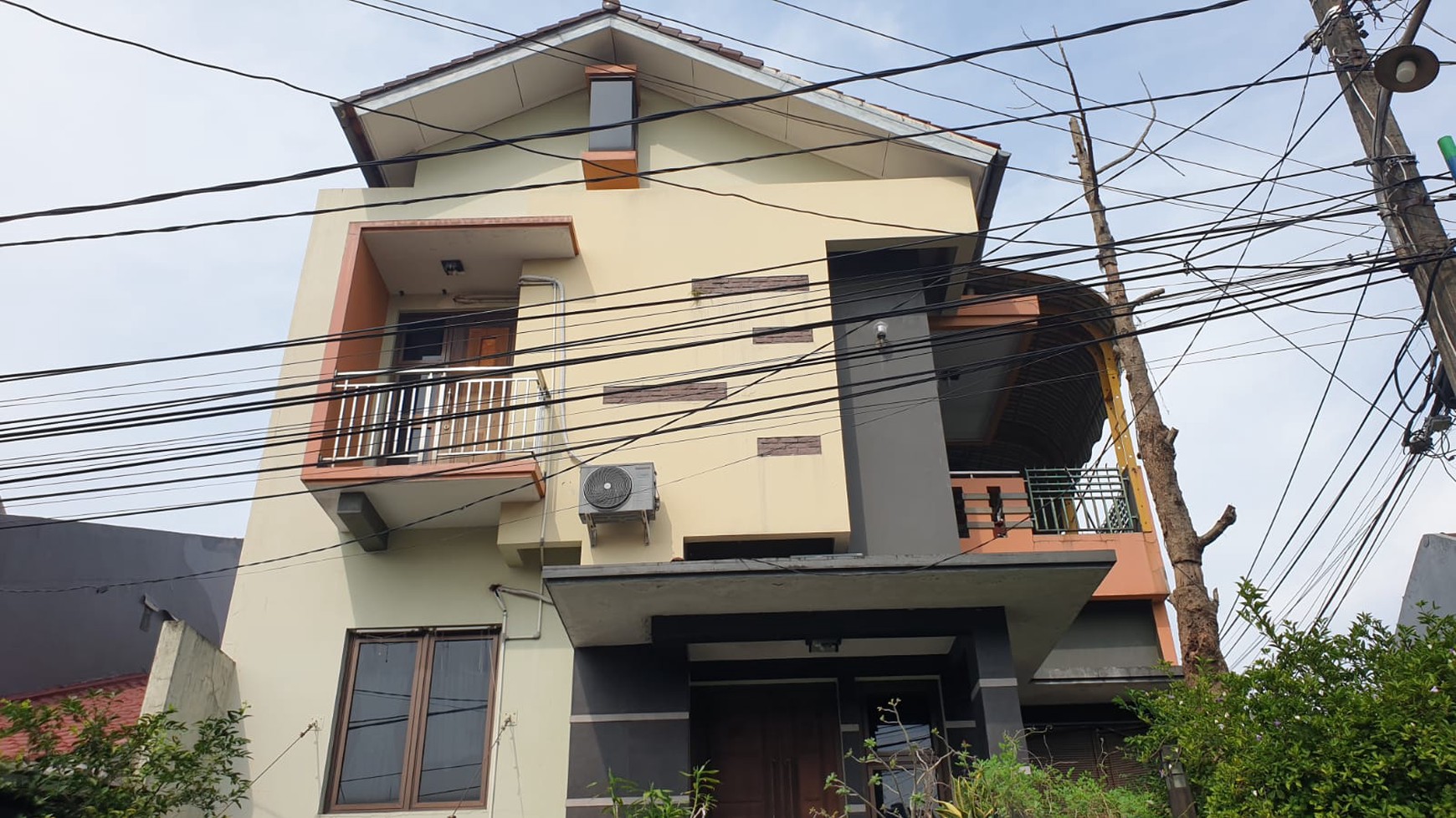 Di jual rumah Deket pintu tol TB Simatupang