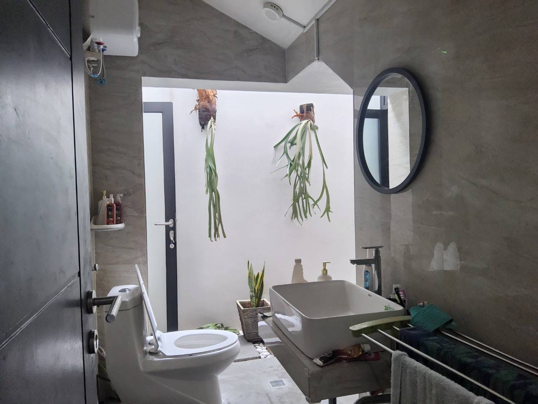 Rumah Baru Renovasi di Legenda Wisata Hunian Nyaman dan Strategis