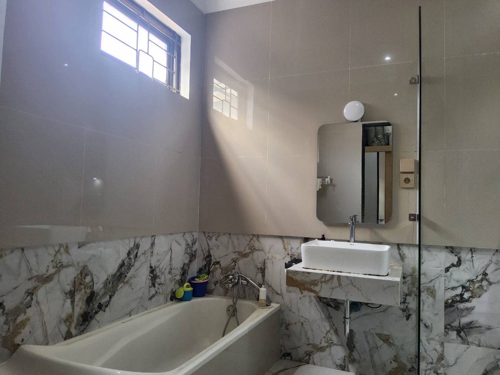 Rumah Baru Renovasi di Legenda Wisata Hunian Nyaman dan Strategis