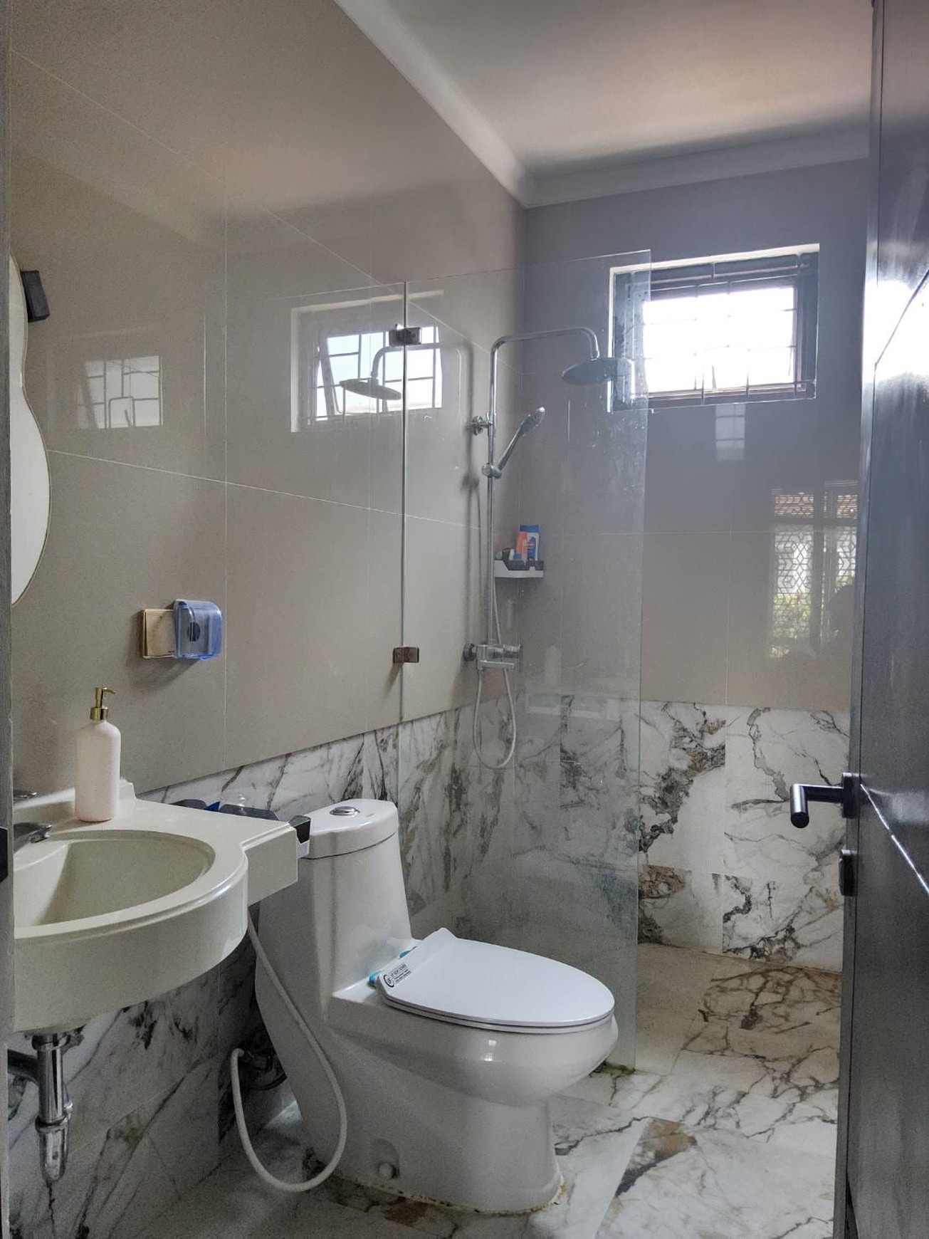 Rumah Baru Renovasi di Legenda Wisata Hunian Nyaman dan Strategis