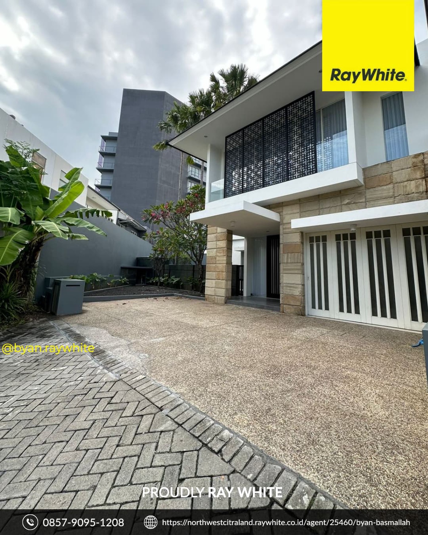 DIJUAL RUMAH PRIVATE SWIMMING POOL - ROYAL RESIDENCE 
