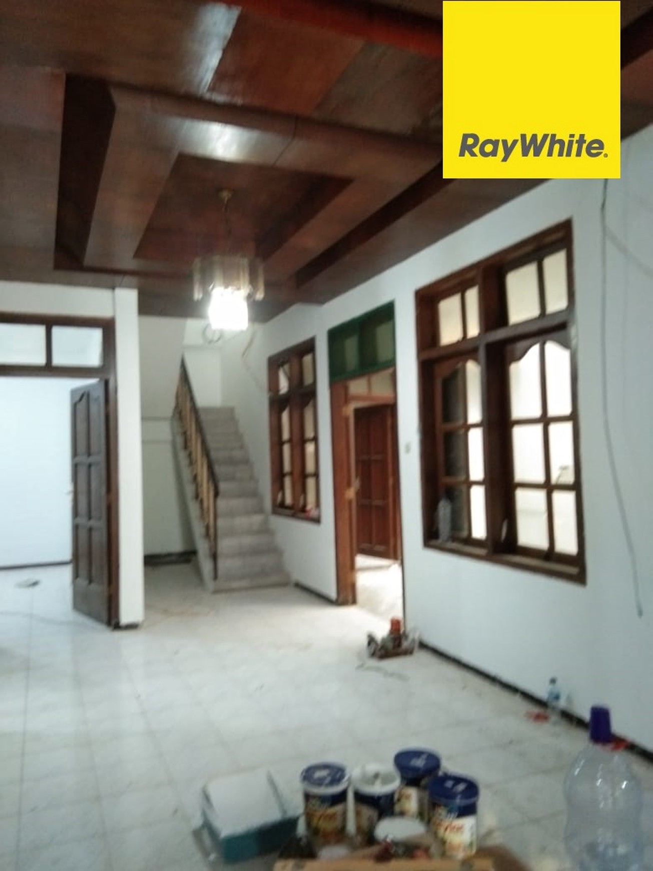 Disewakan Rumah 2 lantai di Simpang Darmo Permai Selatan Surabaya