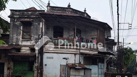 Dijual rumah di Pasar Atom