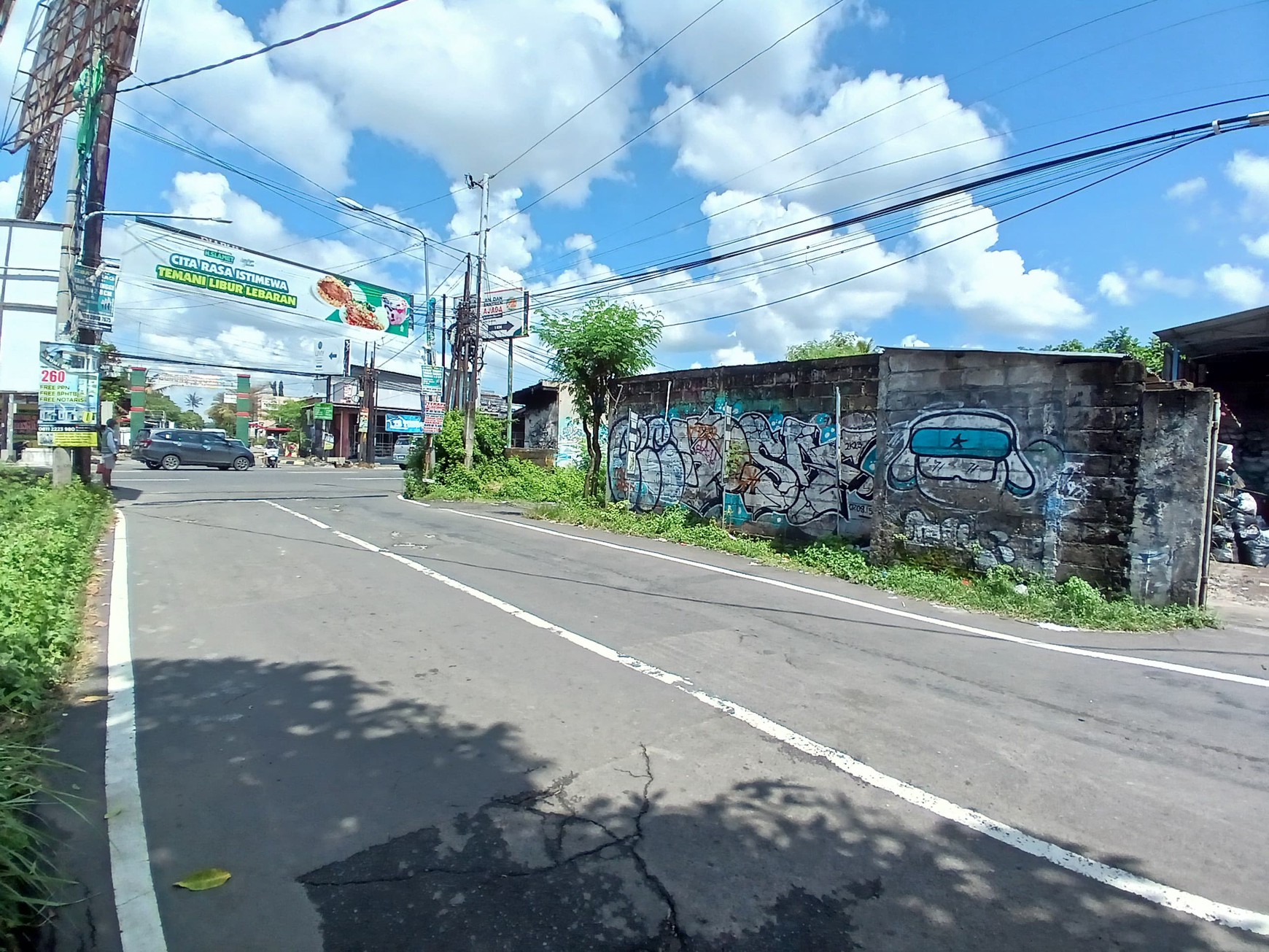 Tanah Luas 2280 Meter Persegi, Strategis Di Area Jalan Wates KM 5