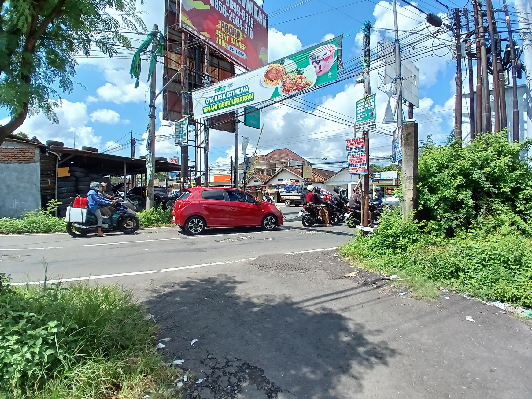 Tanah Luas 2280 Meter Persegi, Strategis Di Area Jalan Wates KM 5
