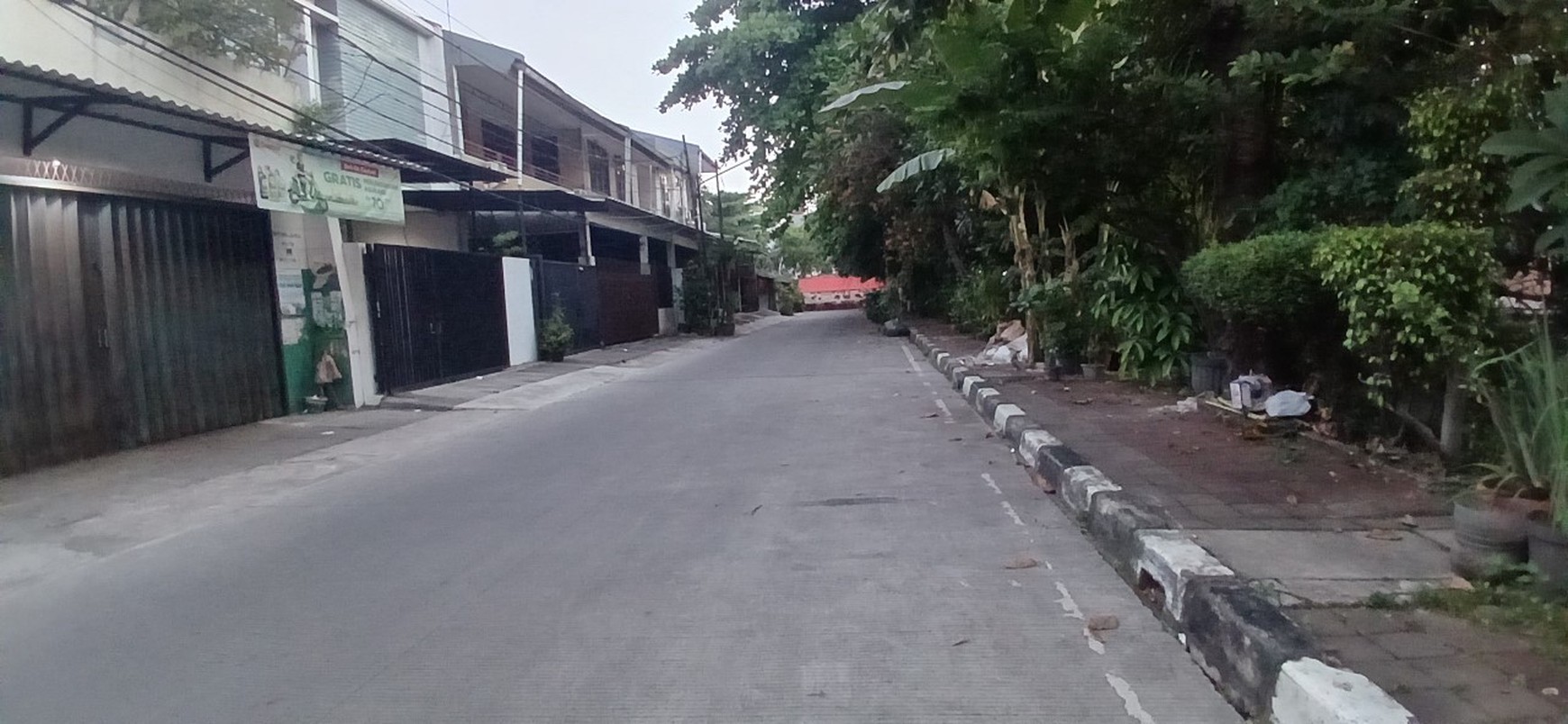 Rumah Pinggir jalan cocok untuk bisnis, di Jl Tarian Raya Timur, Kelapa Gading