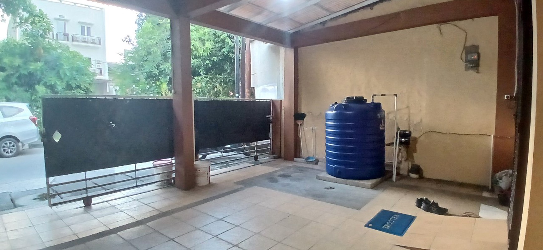 Rumah Pinggir jalan cocok untuk bisnis, di Jl Tarian Raya Timur, Kelapa Gading