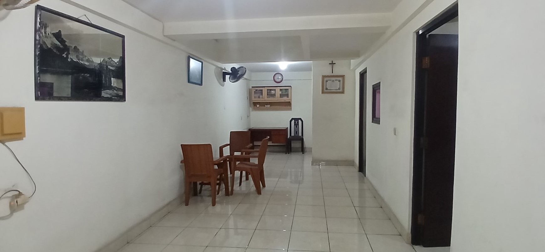 Rumah Pinggir jalan cocok untuk bisnis, di Jl Tarian Raya Timur, Kelapa Gading