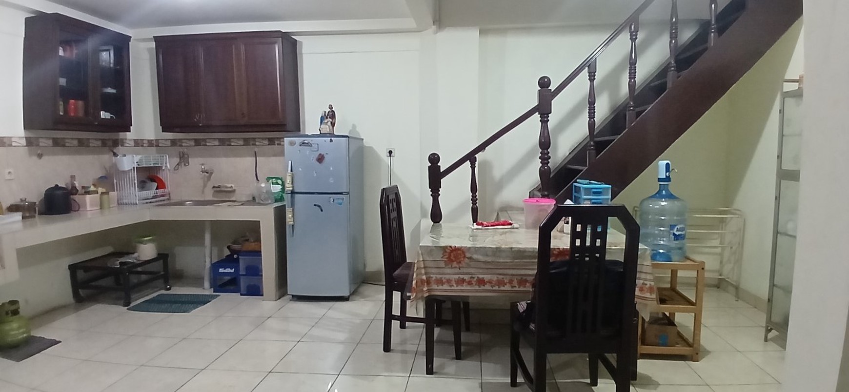 Rumah Pinggir jalan cocok untuk bisnis, di Jl Tarian Raya Timur, Kelapa Gading