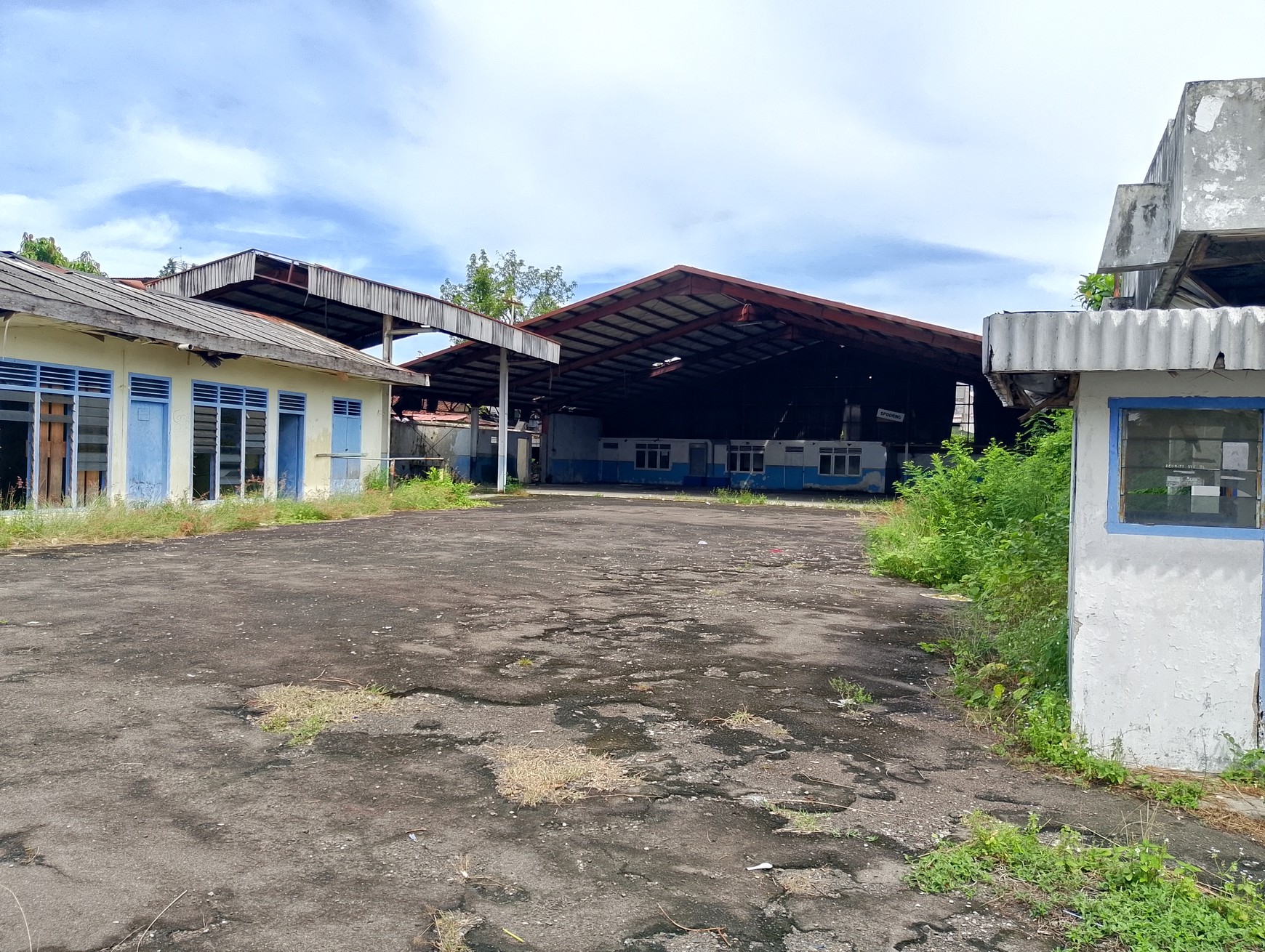 Dijual Bangunan Eks Showroom Luas 2500 di Tanjung Karang Pusat