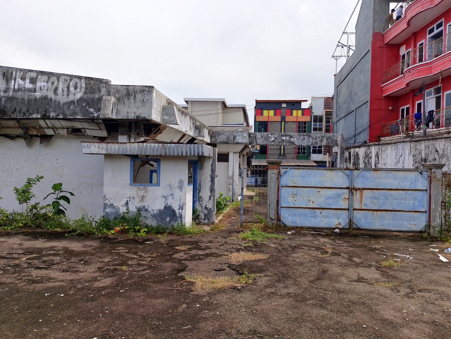 Dijual Bangunan Eks Showroom Luas 2500 di Tanjung Karang Pusat