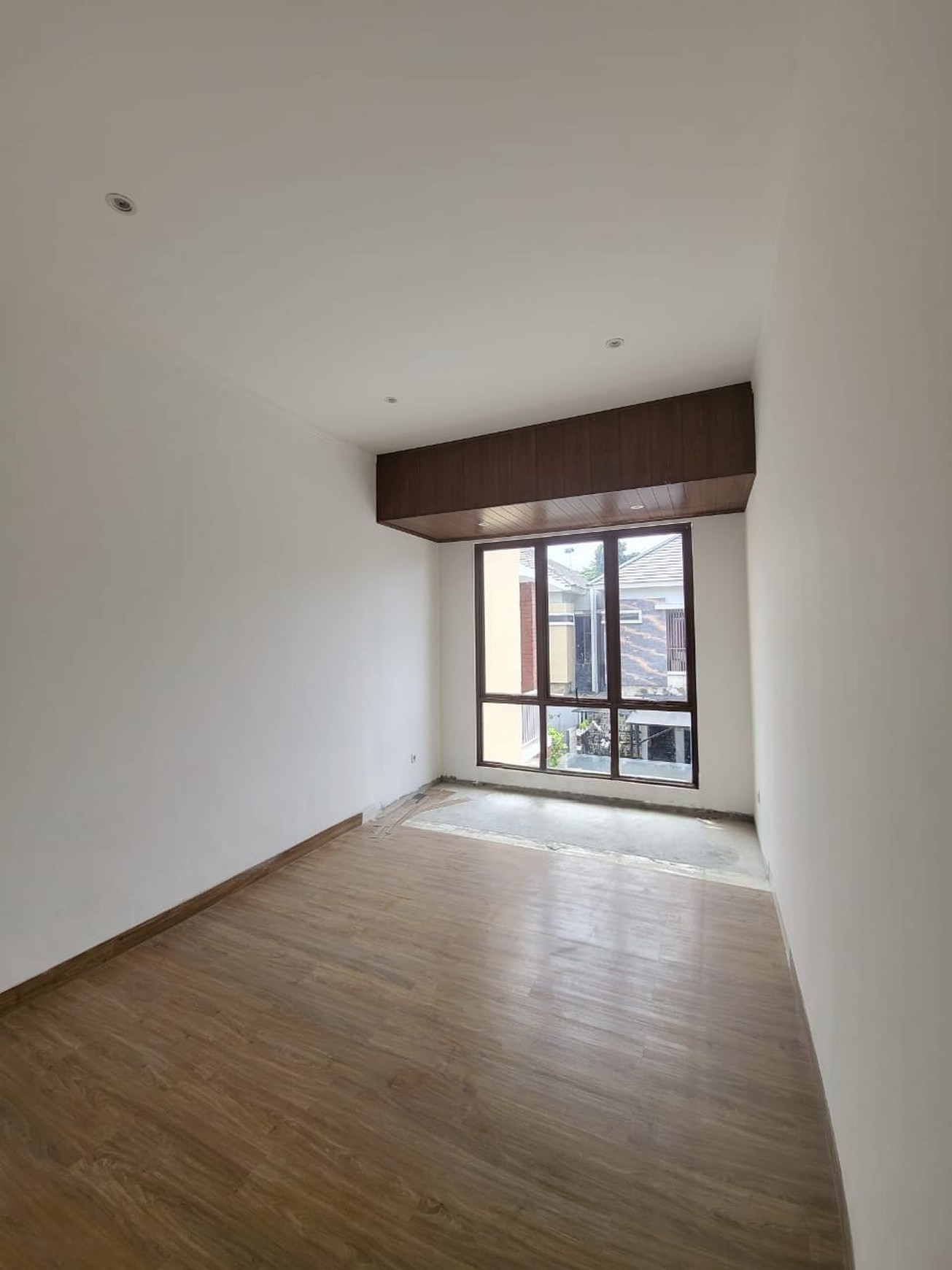 Rumah Bagus, Cantik, dengan Private Swimming Pool, keamanan 24 jam di Bintaro Sektor 9.