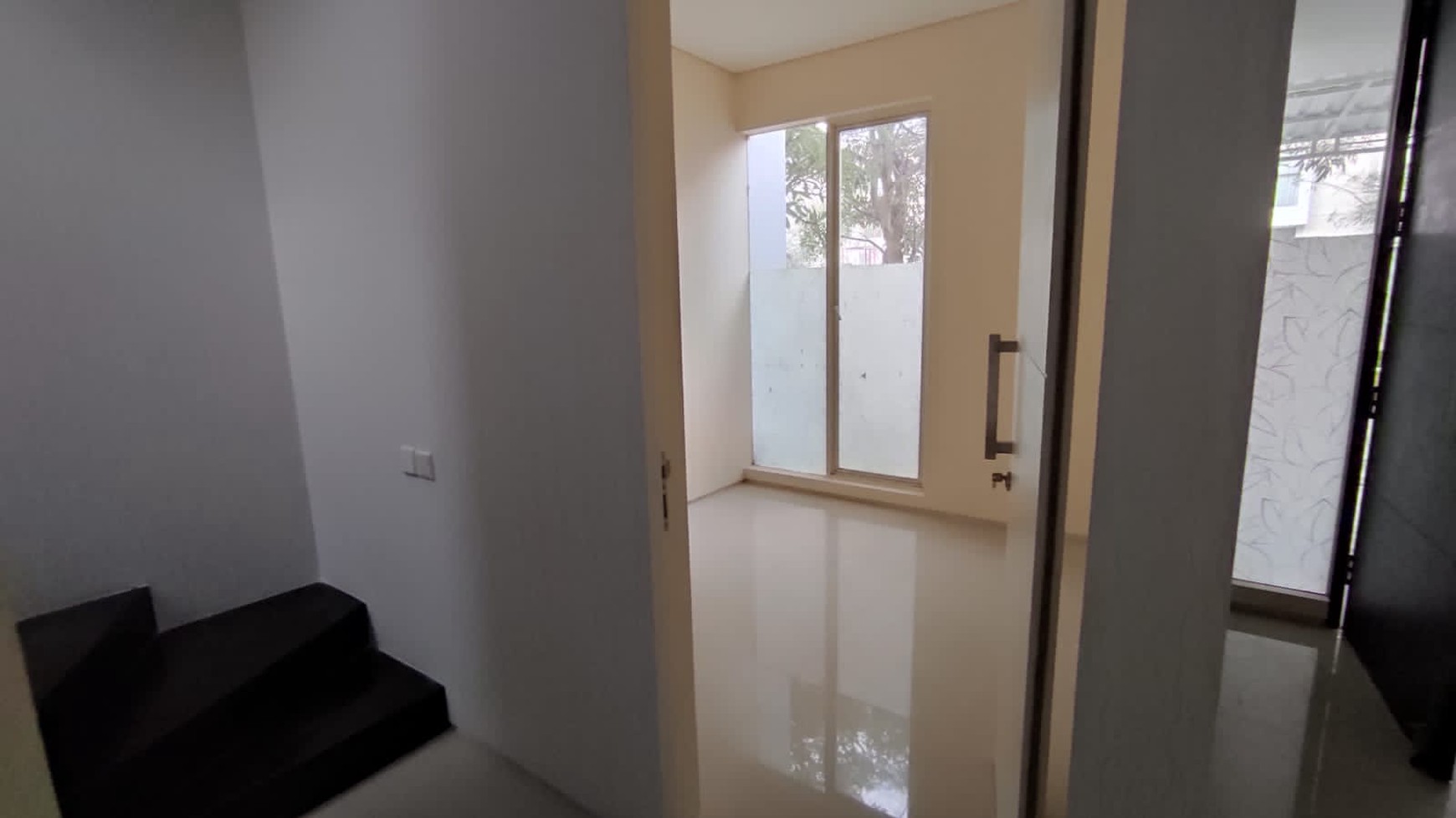 Rumah Keluarga Disewakan di Surabaya Barat - Lokasi Aman & Tenang