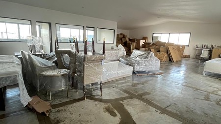 Disewakan lantai paling atas di gedung mewah di Jakarta Pusat