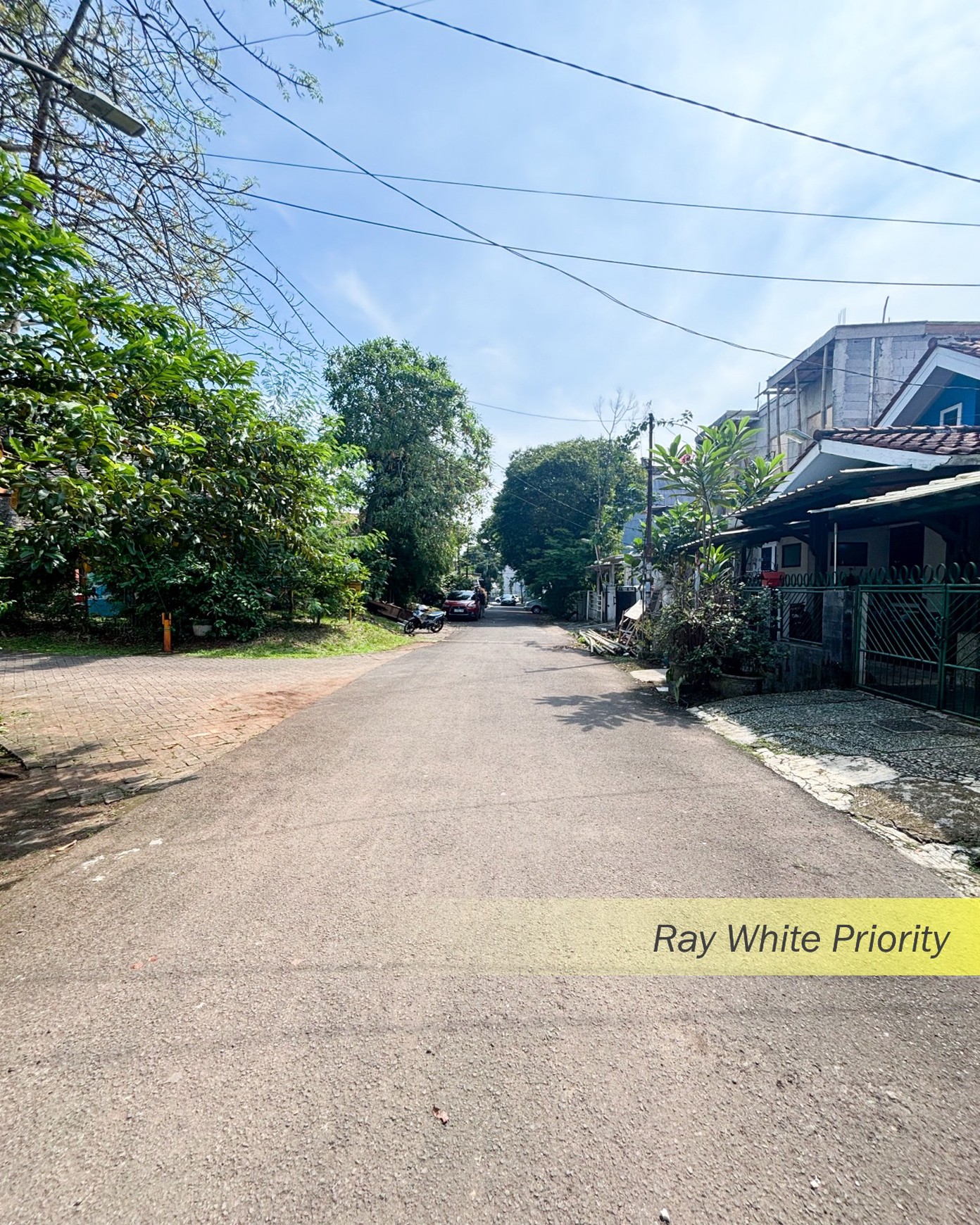 RUMAH SIAP HUNI DALAM KOMPLEK DI KAWASAN BSD, TANGERANG SELATAN