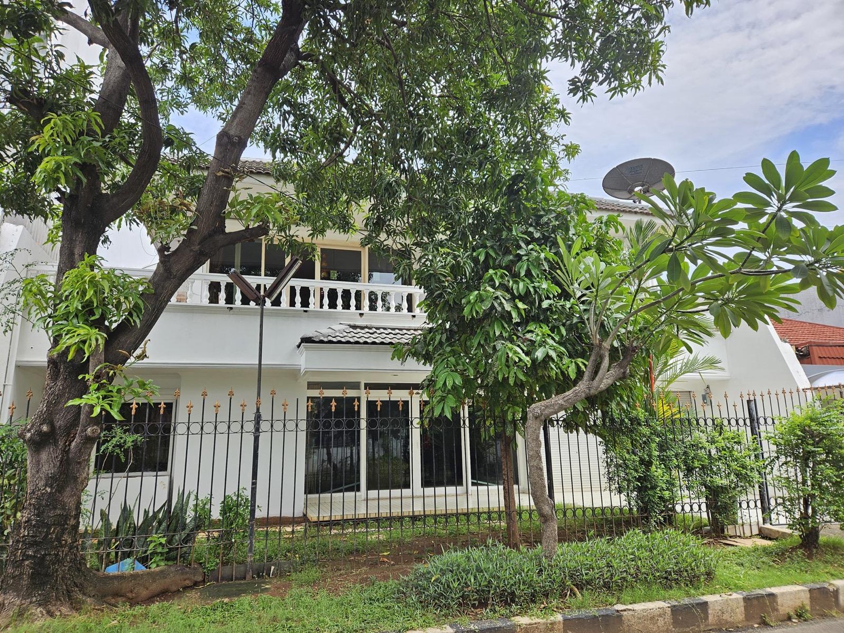 Rumah 2 lantai di Pulomas Barat