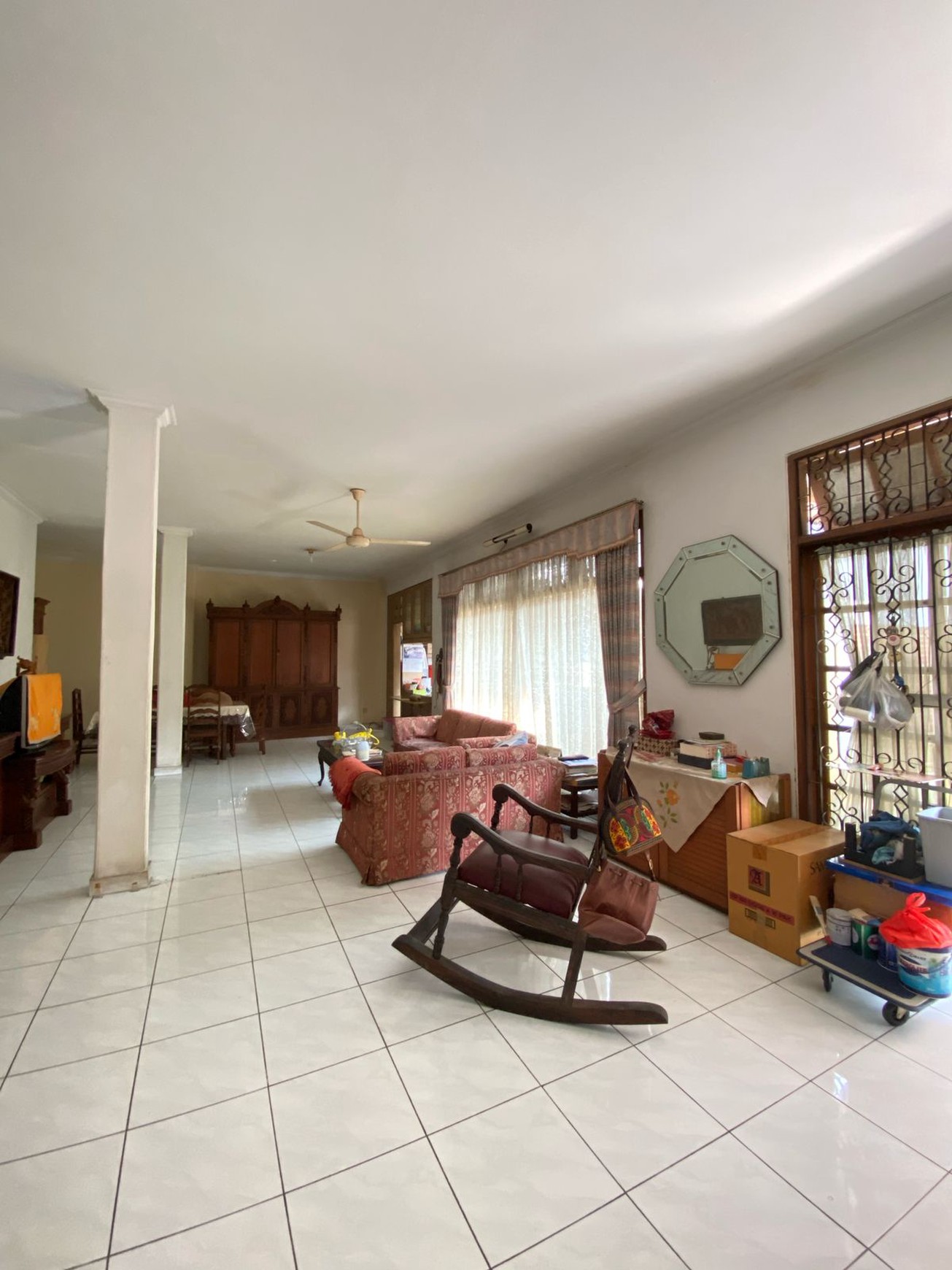 Rumah dengan Luas Tanah 500 m2 Semi Furnished dalam Komplek Cinere - Dekat ke Tol