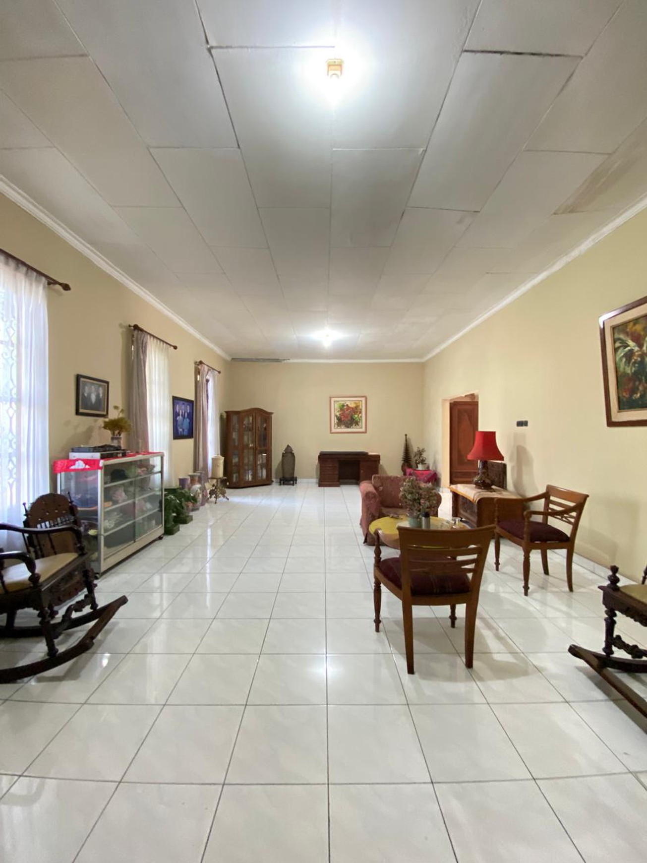 Rumah dengan Luas Tanah 500 m2 Semi Furnished dalam Komplek Cinere - Dekat ke Tol