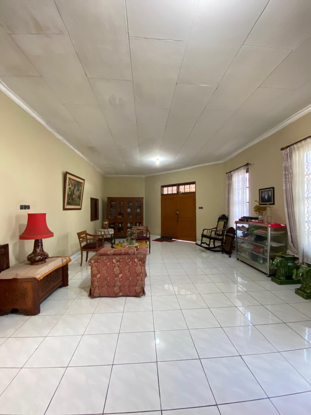 Rumah dengan Luas Tanah 500 m2 Semi Furnished dalam Komplek Cinere - Dekat ke Tol