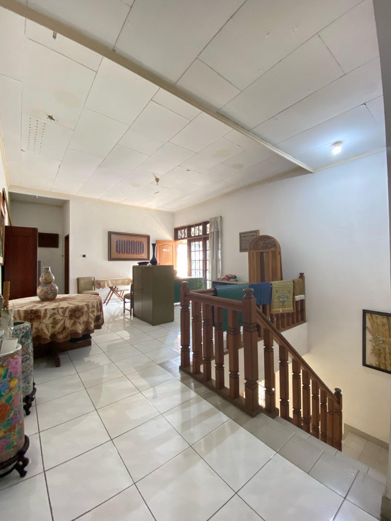 Rumah dengan Luas Tanah 500 m2 Semi Furnished dalam Komplek Cinere - Dekat ke Tol