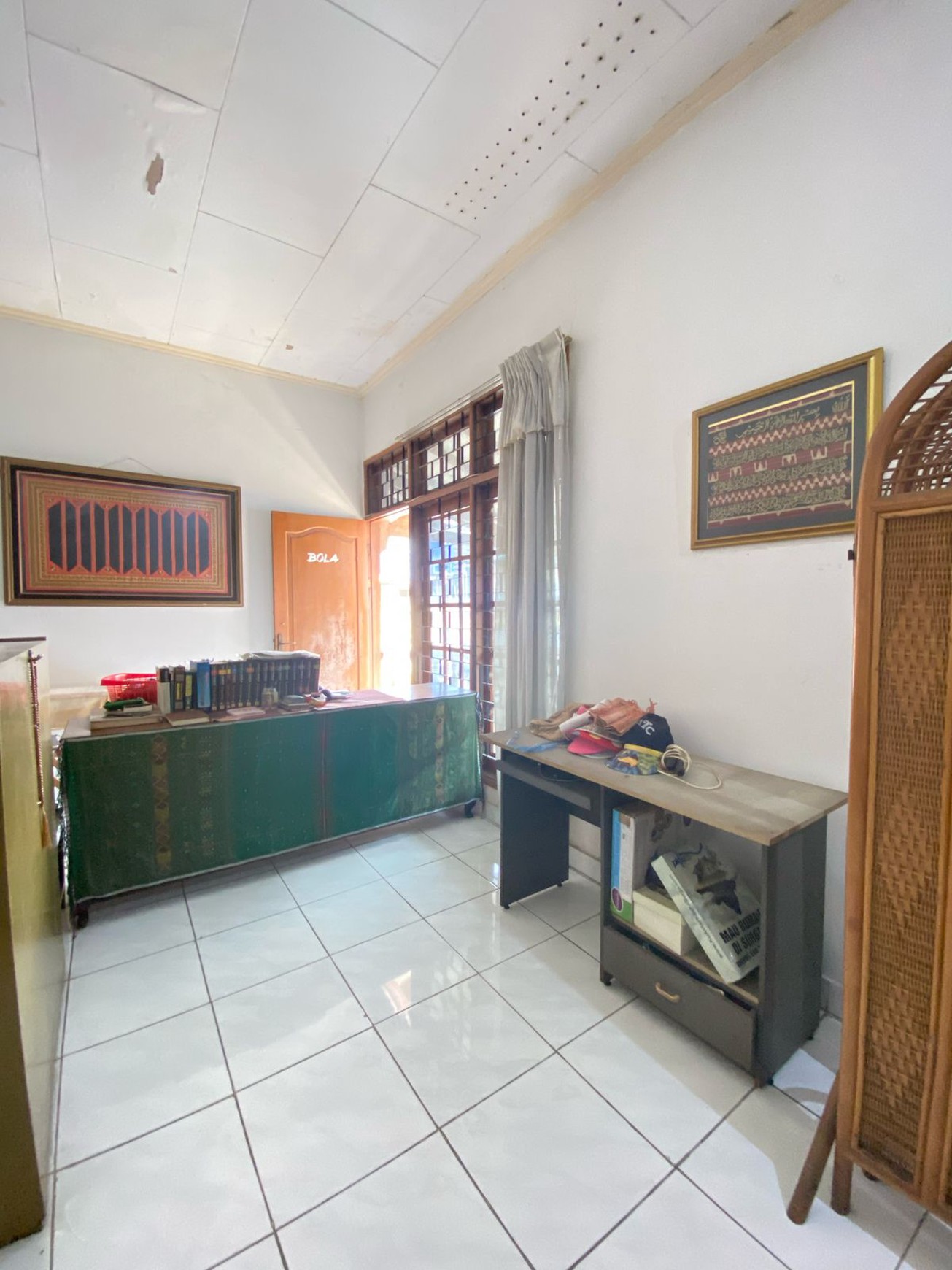 Rumah dengan Luas Tanah 500 m2 Semi Furnished dalam Komplek Cinere - Dekat ke Tol