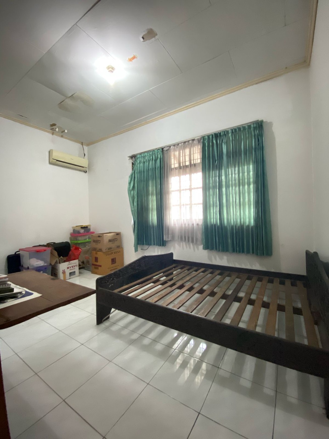 Rumah dengan Luas Tanah 500 m2 Semi Furnished dalam Komplek Cinere - Dekat ke Tol