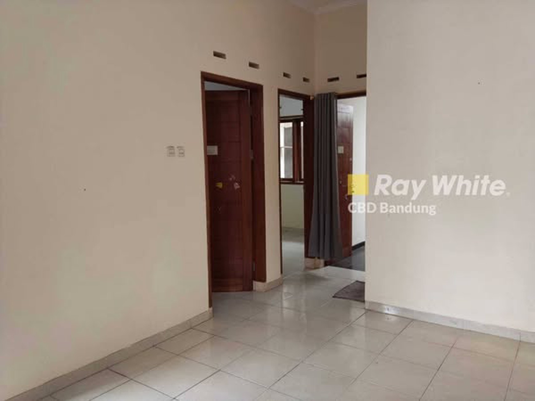 Langka Rumah terawat 1 Lantai Komplek Uber Estate, sayap AH Nasution, Ujung Berung