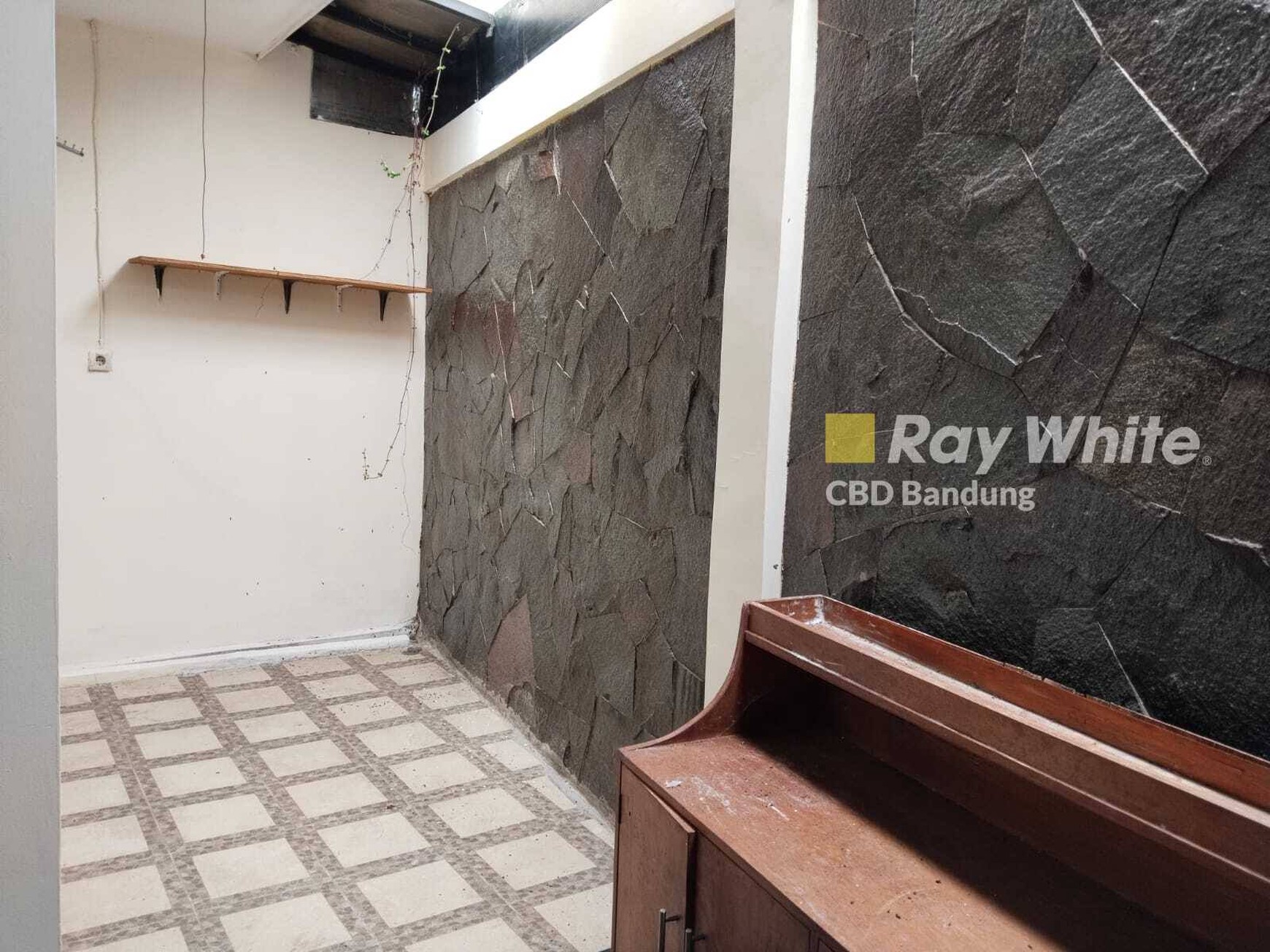 Langka Rumah terawat 1 Lantai Komplek Uber Estate, sayap AH Nasution, Ujung Berung