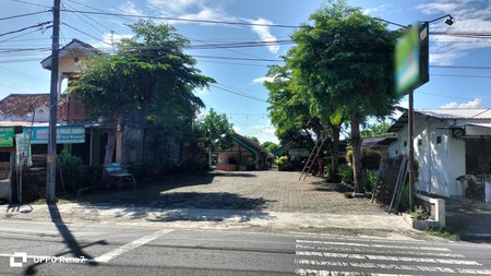 Resto 1934 Meter Persegi Lokasi Dekat Candi Prambanan Klaten Jawa Tengah 