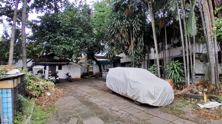 Bangunan Hitung Tanah di pinggir jalan soepomo tebet cocok untuk showroom mobil dan bisnis lainnya