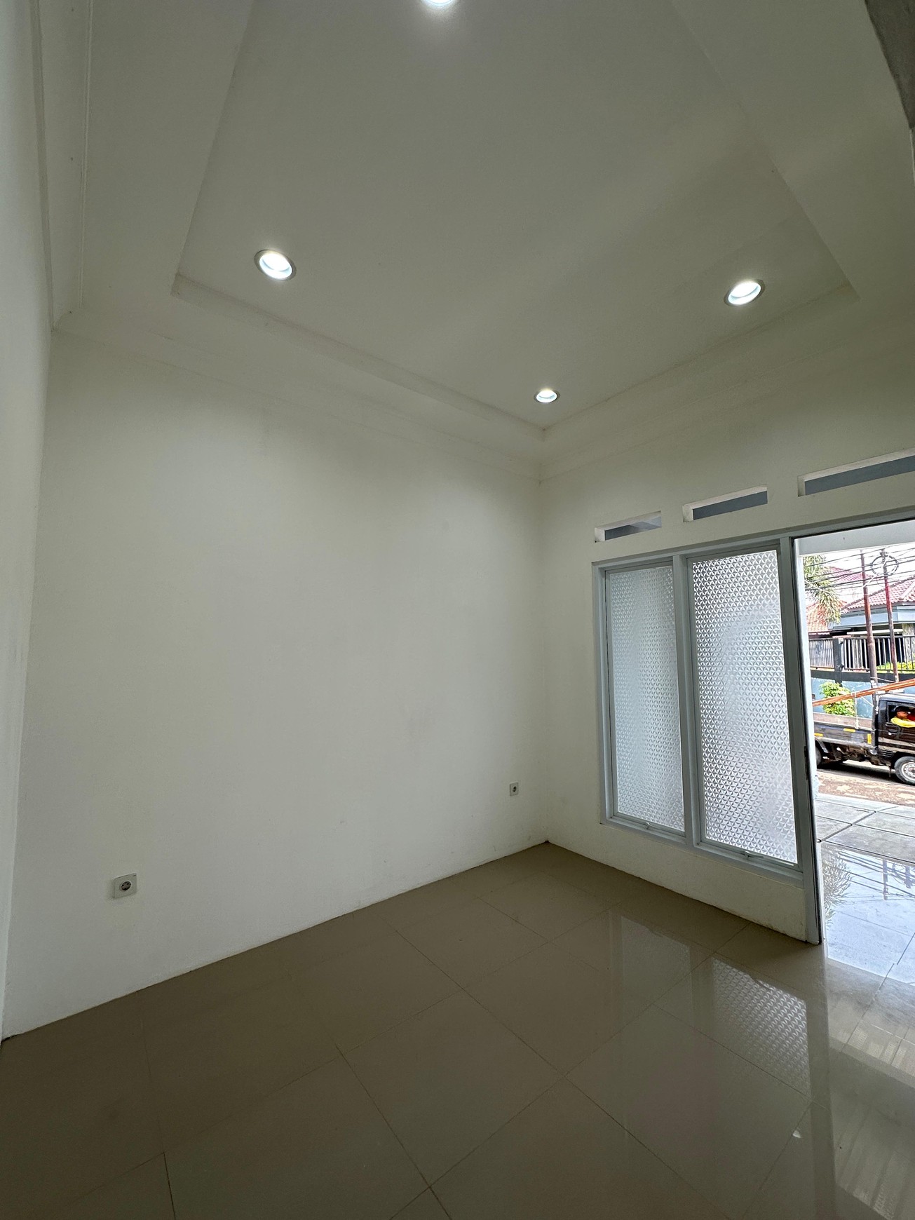 Rumah minimalis 2 lantai di Permata Hijau II