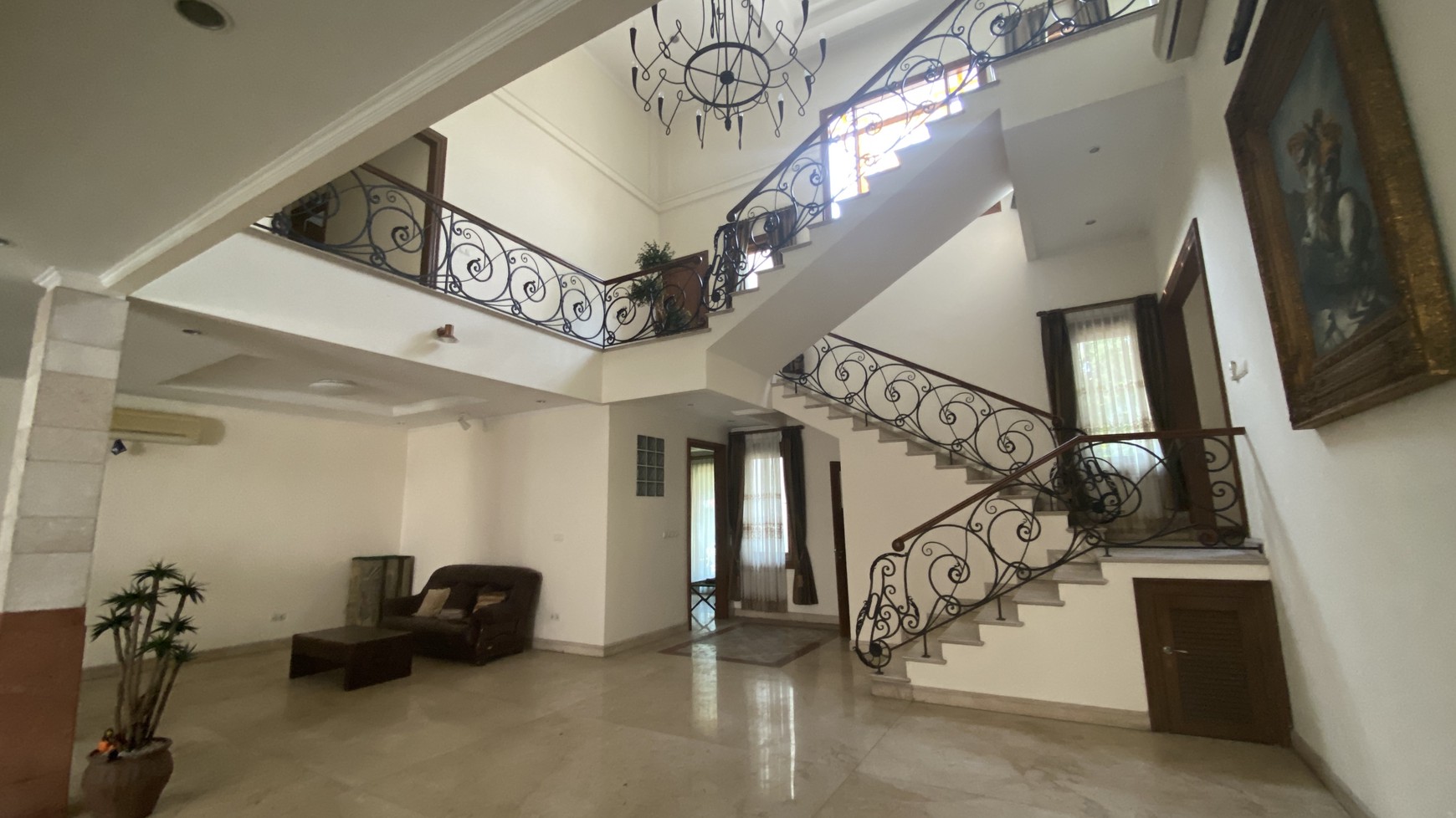 BIG AND BEAUTIFUL HOUSE AT SENAYAN AREA, JAKARTA SELATAN