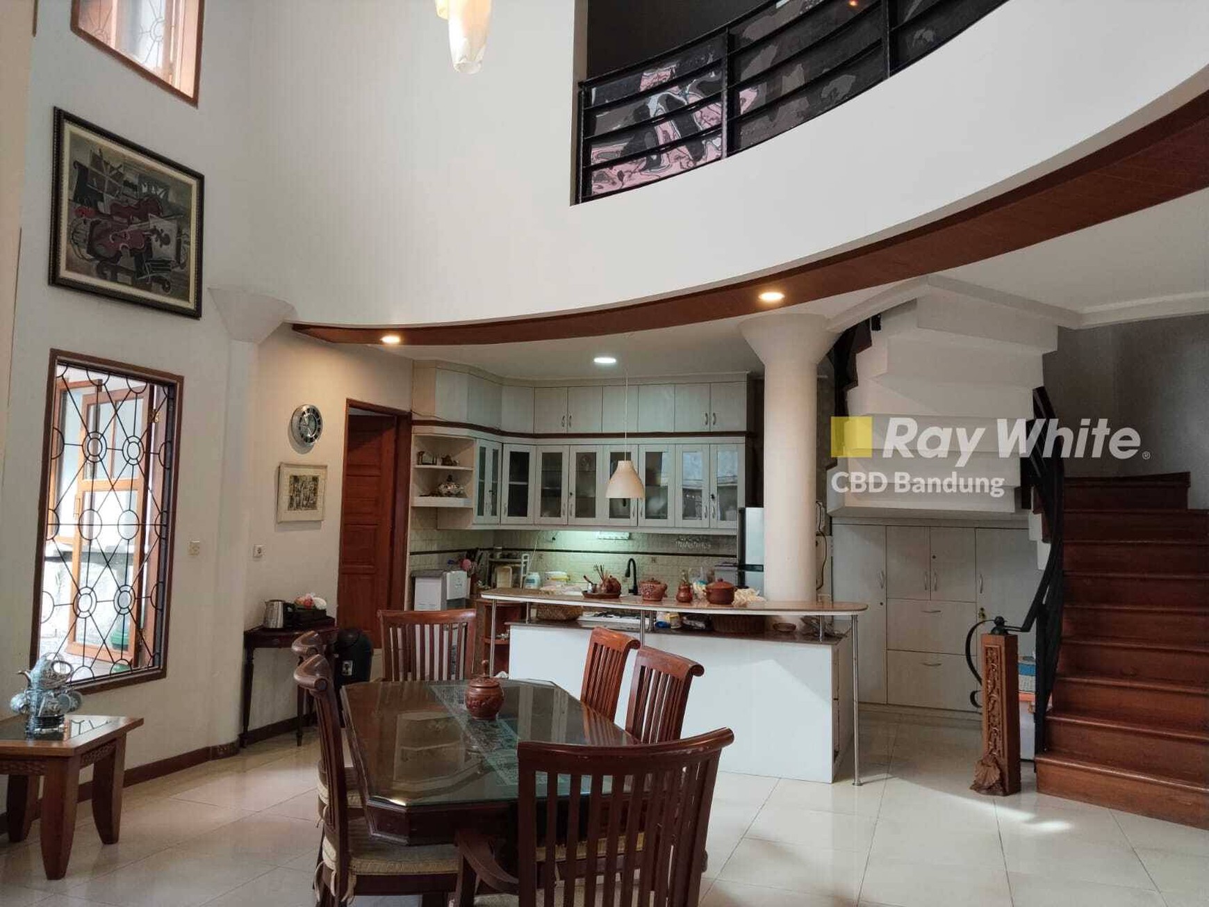Langka Rumah 3 Lantai di Tirtasari sayap SariJadi Setra Duta