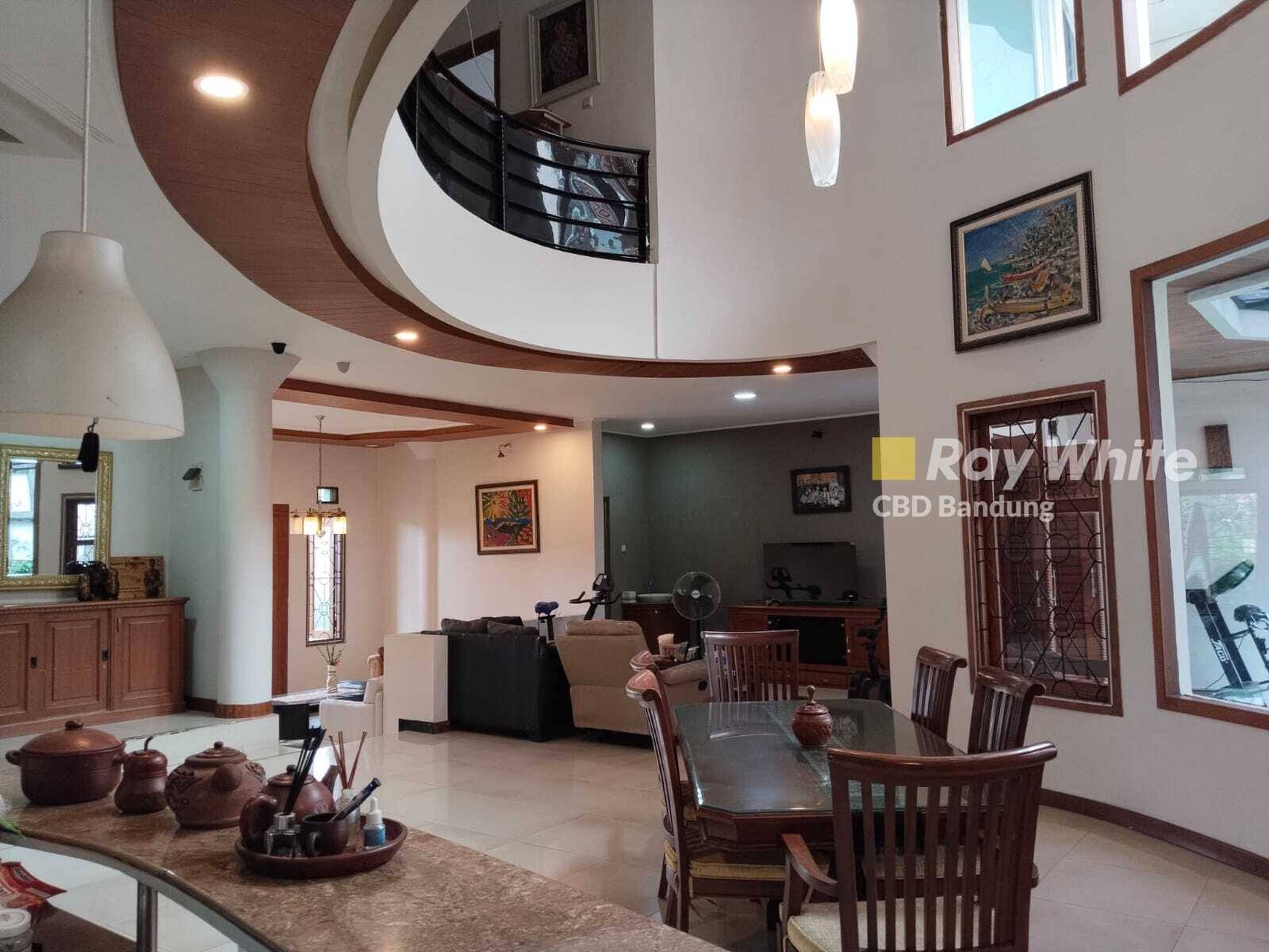 Langka Rumah 3 Lantai di Tirtasari sayap SariJadi Setra Duta