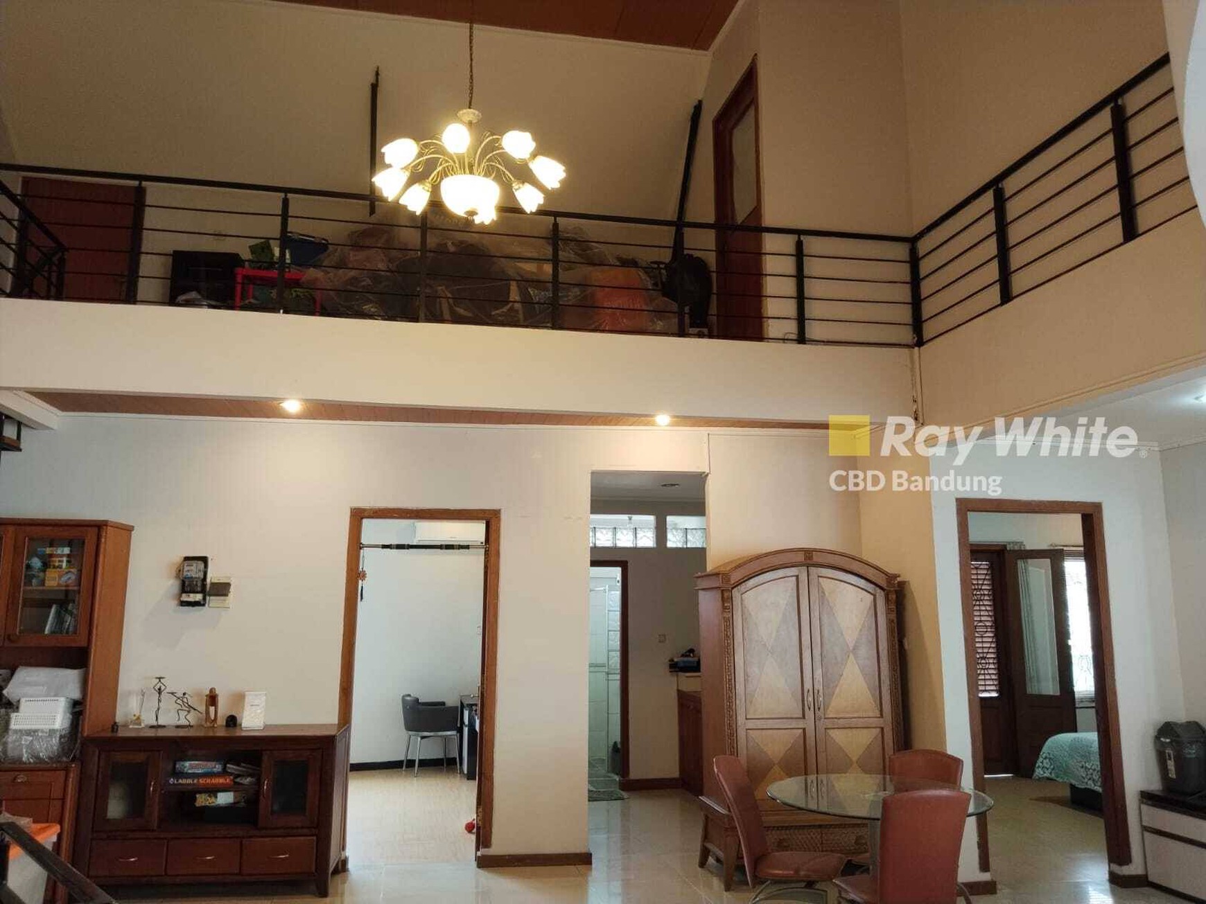 Langka Rumah 3 Lantai di Tirtasari sayap SariJadi Setra Duta