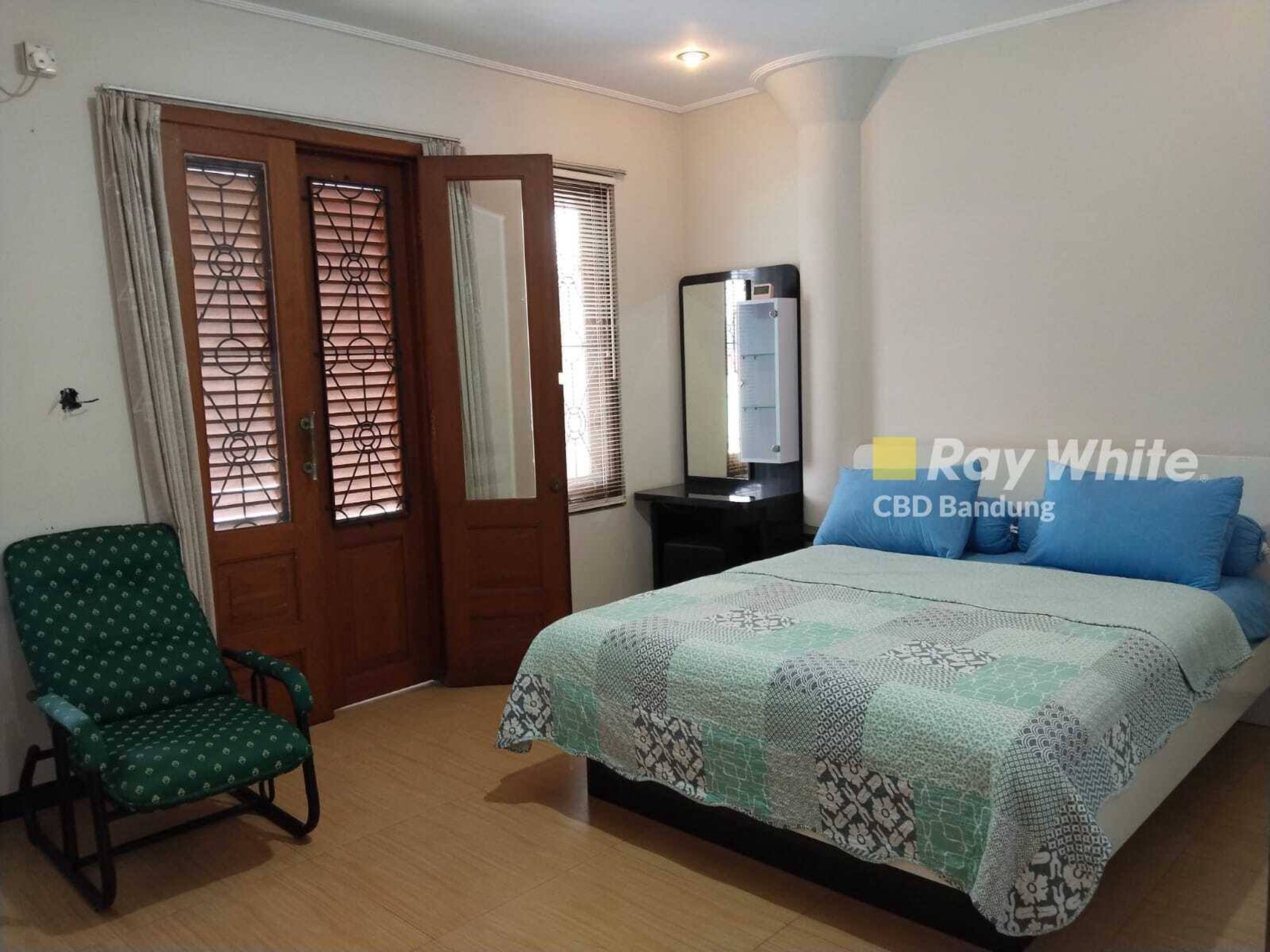 Langka Rumah 3 Lantai di Tirtasari sayap SariJadi Setra Duta